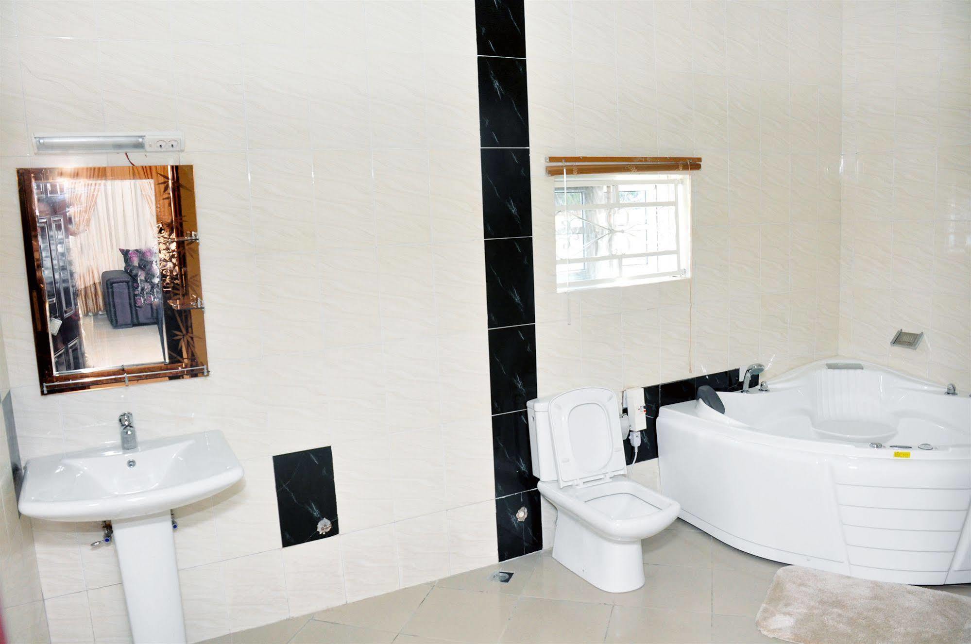 Hemas Hotel Abuja Extérieur photo